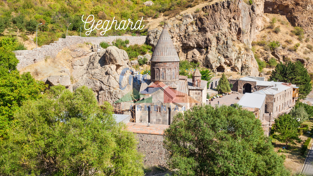 Tour privato al tempio pagano di Garni, Monastero di Geghard, Symphony of Stones: Dal Tempio Pagano al Monastero Mistico